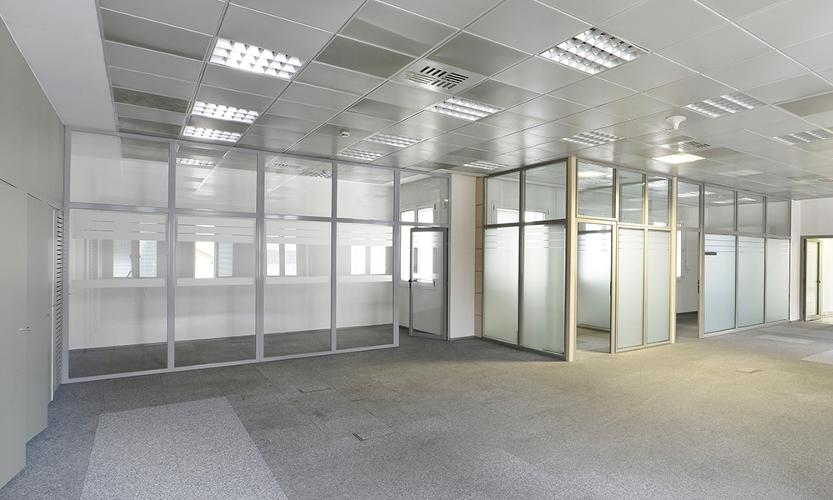 Glazed Demountable Partitioning A glazed demountable partition is a non-permanent glass partition which can, if necessary, be taken down without damaging the main fabric of the building fit out. 